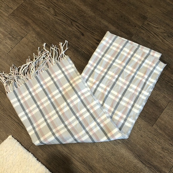 Banana Republic Accessories - NWOT Banana Republic Plaid Scarf Pink Grey LONG